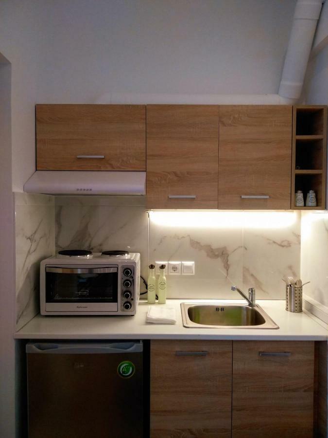 White Tundra Studio Athena Bagian luar foto